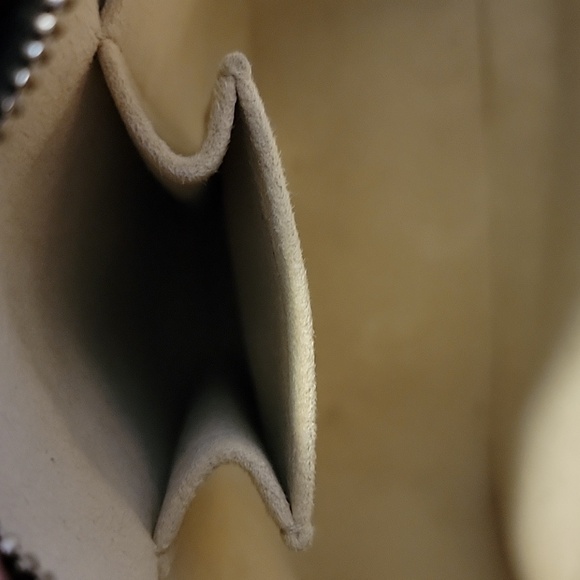 Louis Vuitton Hudson  Crossbody Bag - Picture 15 of 16